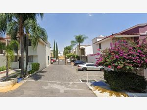 Casa en Venta en Jardines Del Valle Zapopan