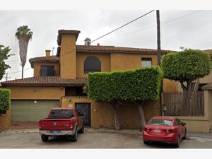 Casa en Venta en Lomas de Agua Caliente 6ta. Sección (Lomas Altas) Tijuana