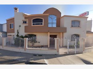 Casa en Venta en Loma Dorada Ensenada