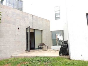 Venta de Casa con Recamara en Planta Baja, en Sn Fco Juriquilla, Qro