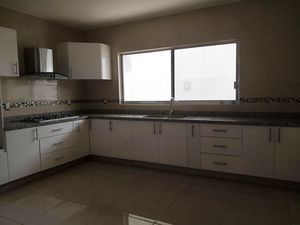 Casa nueva en venta con cuarto de servicio y Roof Garden Juriquilla