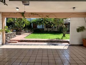 Preciosa casa en venta con alberca propia, palapa, 2 departamentos, jardines cer