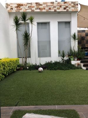 CASA EN VENTA EN JURIQUILLA CON RECAMARA INDEPENDIENTE Y ROOF GARDEN