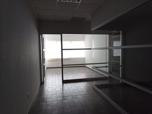 0FICINA EN VENTA EN EL CORAZÓN DE JURIQUILLA.