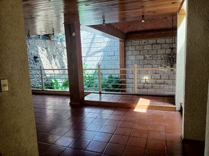 Preciosa casa en venta con alberca propia, palapa, 2 departamentos, jardines cer