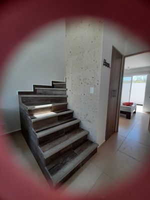 CASA EN VENTA EN JURIQUILLA SAN ISIDRO CON RECAMARA EN PB