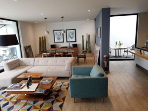 Amplia casa moderna sin muebles en renta en Cumbres del lago Queretaro