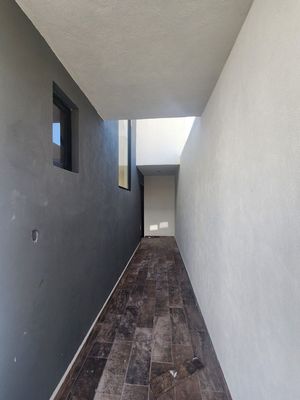 Casa nueva en Venta, San Isidro Juriquilla, Qro con estudio en PB y Roof Garden