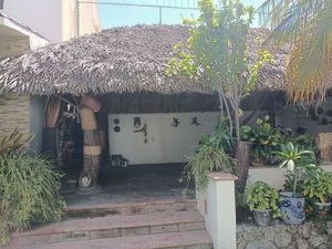 Preciosa casa en venta con alberca propia, palapa, 2 departamentos, jardines cer