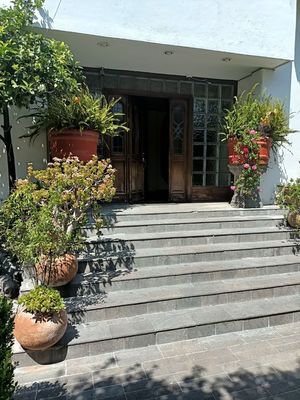 Preciosa casa en venta con alberca propia, palapa, 2 departamentos, jardines cer