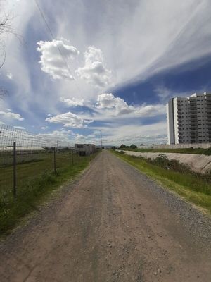 VENTA DE TERRENO COMERCIAL EN CORREGIDORA A UN LADO DE LA EBC