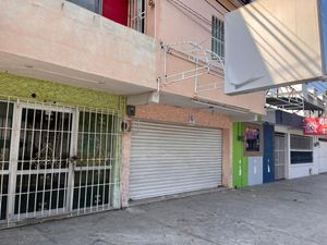 Local en renta sobre calle 33 casi frente Oficinas de PEMEX