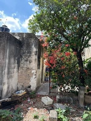 Casona para remodelar a una esquina del Parque de la Plancha