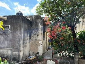 Casona para remodelar a una esquina del Parque de la Plancha