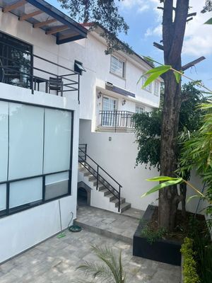 Bosques de Tarango, Casa en condominio 100 % remodelada