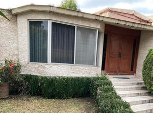 Ubicadísima casa en Bosques de las Lomas