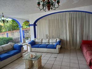 Residencia de Ensueño con Vista Panorámica al Lago en Tequesquitengo, Morelos.