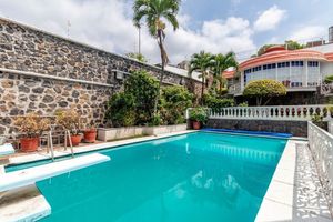 PRECIOSA VILLA EN VENTA EN EL CORAZON DE CUERNAVACA