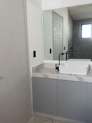 SE VENDE HERMOSA CASA RESIDENCIAL RECIÉN REMODELADA EN LOMAS DE CORTES