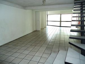 Amplio Local Comercial en Renta: 205m2 en Lomas de la Selva"