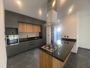 RESIDENCIA EN VENTA EN CONDOMINIO LAGOS DE JURIQUILLA, QUERETARO