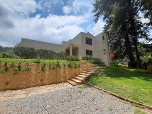 RESIDENCIA EN VENTA  EN AVANDARO, VALLE DE BRAVO, EDOMEX