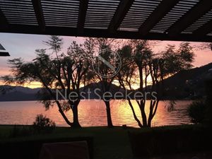 Casa en Venta en condominio con vista y acceso al lago