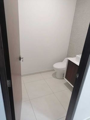 Departamento 18-C en Venta en Torre Otero a 5 minutos de plaza La Perla