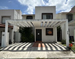 Casa Amueblada en Renta en Fraccionamiento “Las Cruces Club de Golf”