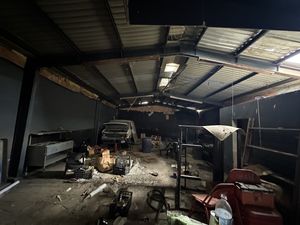 Bodega /Local comercial en venta sobre calle alto flujo zona cumbres Monterrey