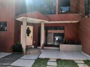 Casa en venta con amplios espacios (Parques de la Herradura)