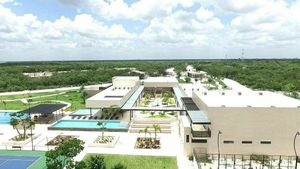 Lote de 1132 m2 en Esquina en privada Nortemerida cerca del Yucatán Country Club