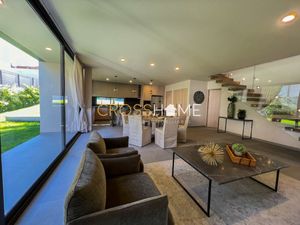 CASA EN VENTA EN LOMAS DEL CAMPANARIO III