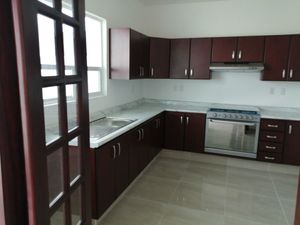 Estrena Casa en Juriquilla, San Isidro, 3 Recamaras, Jardín, Equipada