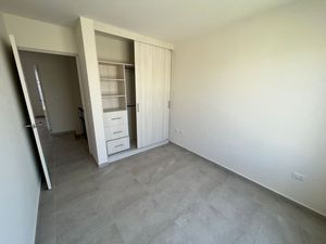 Se Renta Casa en Capital Sur, Para ESTRENAR! 3 Recamras, Pasillo LATERAL