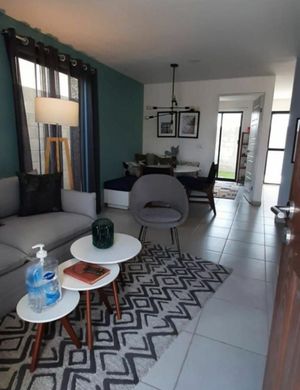 Se Vende Casa en El Marques,  3 Recamaras, Una en PB,  Sala TV, Pasillo Lateral