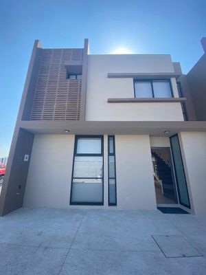 Casa en Venta en El Refugio con Habitación en PB y Baño Completo, Gran Ubicación