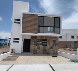 Se Vende Casa , Cañadas del Arroyo, Amplia Cocina, 3 Recamara, 3.5 Baños, Jardín