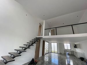 Hermosa Casa en Ciudad Maderas, 4 Recamaras, una en PB, Doble Altura, Jardín..