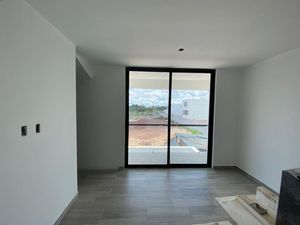 Preciosa Casa en Ciudad Maderas, 4 Recamaras, una en PB, Doble Altura, Jardín..