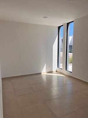 En Venta Casa en Cañadas del Arroyo, 4ta Recamara en PB, Jardín, Roof, Lujo !