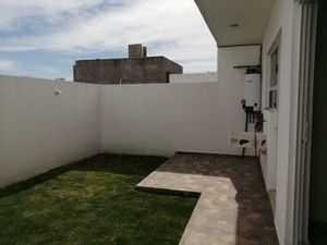 Estrena Casa en Juriquilla, San Isidro, 3 Recamaras, Jardín, Equipada