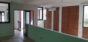 Se Vende Bodega  en Corregidora, 3 Oficinas, Nave con Mezanine, Patio Maniobras