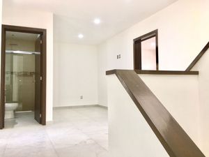 Se Vende Casa en EL REFUGIO, Construcción 250 m2, Terreno 130 m2.-