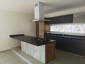 Se Vende Casa en Real de Juriquilla con Alberca Propia, Roof Garden, Jardín..