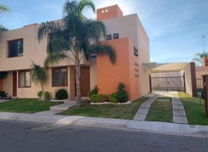 Se Vende Casa en Puerta Real, Modelo Barcelona, Gran Jardín, Oportunidad!