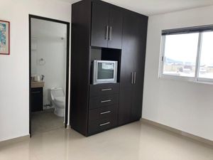 Preciosa Residencia en El Refugio, Roof Garden, 4ta Recamara en PB, Jardín 100 m