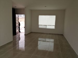 Estrena Casa en Juriquilla, San Isidro, 3 Recamaras, Jardín, Equipada