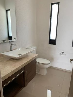 Hermosa Residencia en Cumbres del Lago, 4 Recamaras, 4 Baños, ROOF GARDEN!