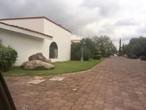 Residencia en San Gil, 8 Recamaras, 11 Baños, Alberca, Junto al Campo de Golf